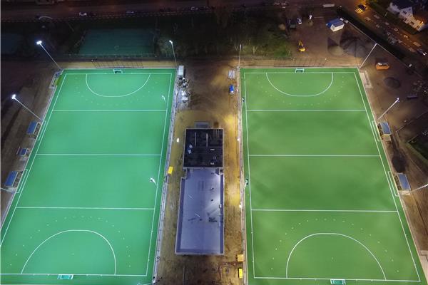 Aanleg 2 kunstgras hockeyvelden, type waterveld met LED-verlichting - Sportinfrabouw NV